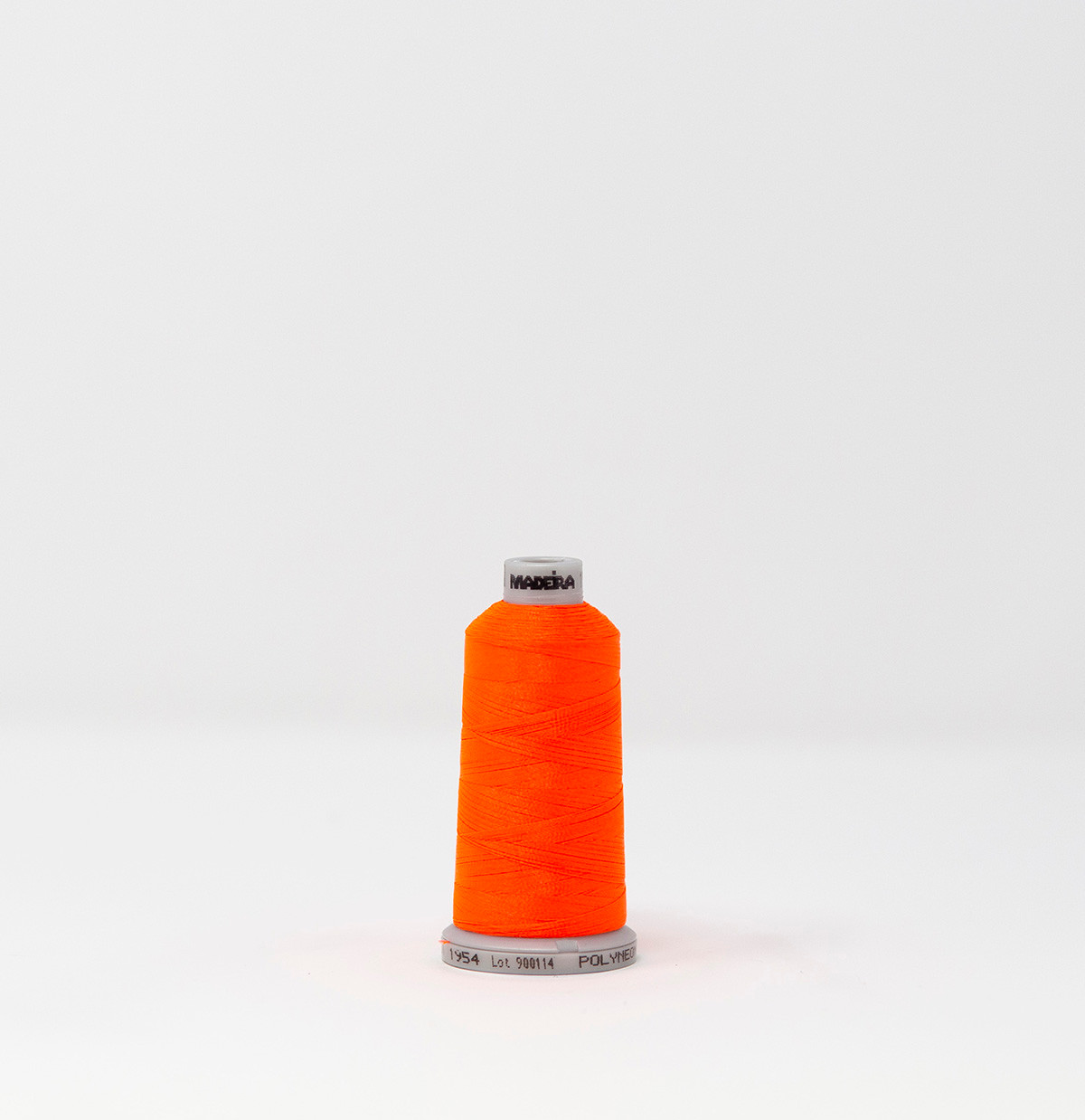 スタジオニコルソン　ROJO WASHED COTTON POLY LEAD Madeira Polyneon 40wt Polyester Embroidery Thread - 1100 Yard