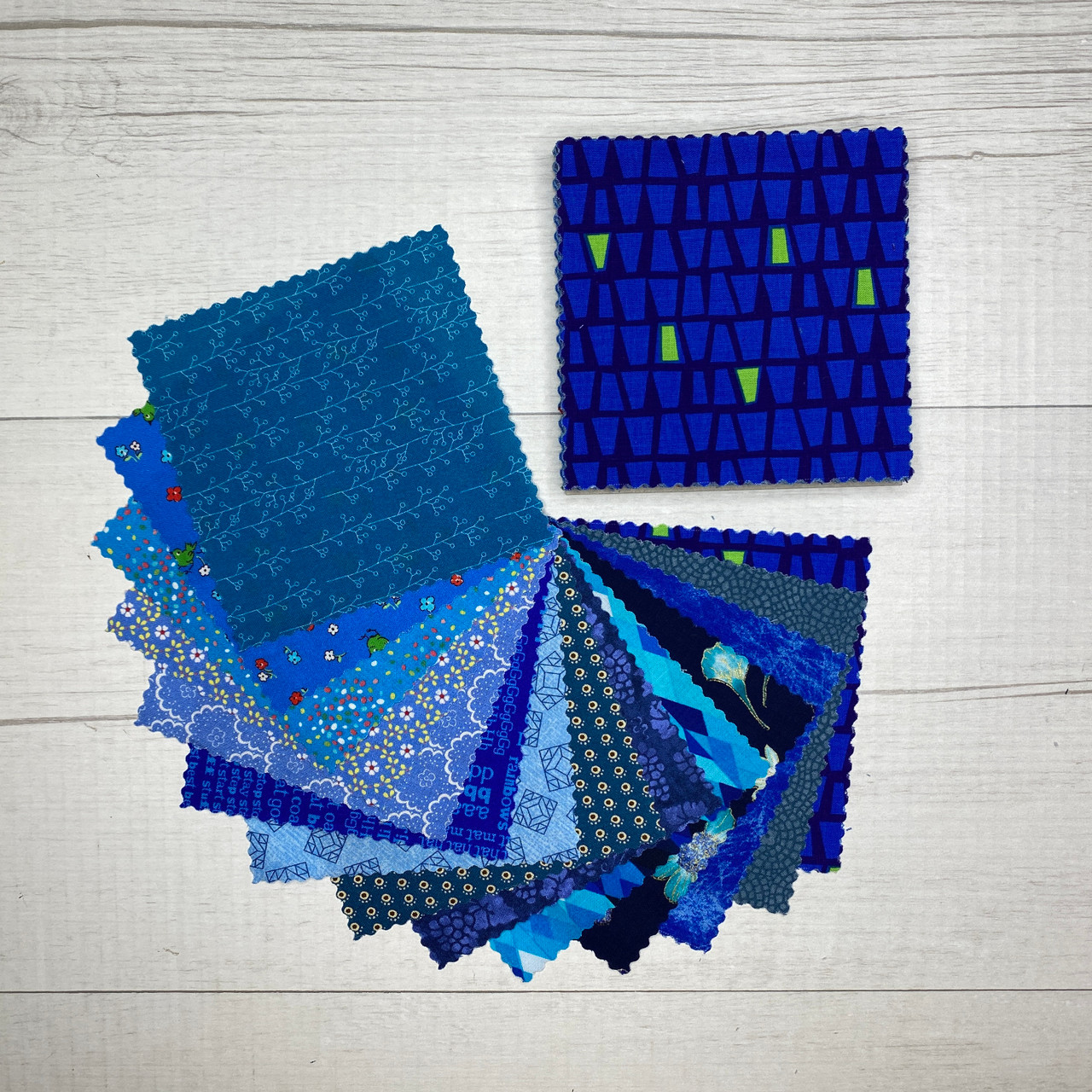 60 5 Quilting Fabric Squares Shades of Blue and Green – Material