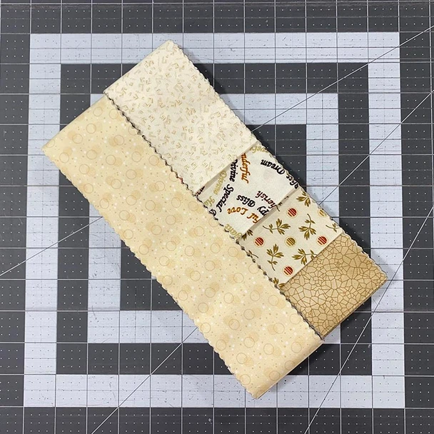 Roll of Cream 2.5-inch precut fabric strips