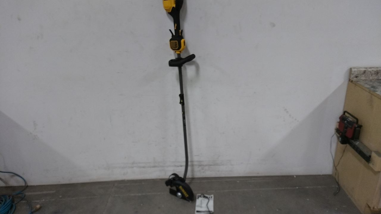 Dewalt DCED472B Lawn Edger 7.5 in Blade Dia. 2 1 2 in Cutting Dp