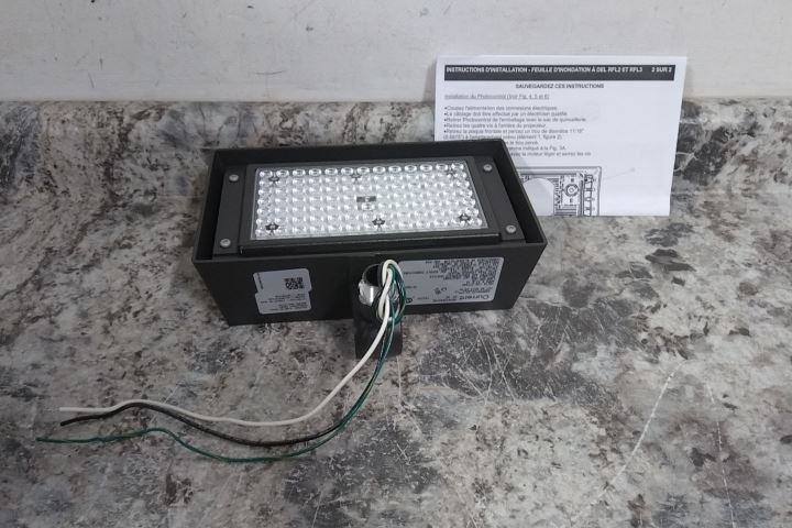 BEACON RFL3-40-5K Floodlight: 4,400 lm, 52 W Fixture Watt, 120 to 277V ...