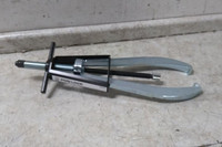 Posi Lock 210 14 Ton Pulling Capacity 1 to 15 In Jaw Spread Caged Jaw Puller-89482518