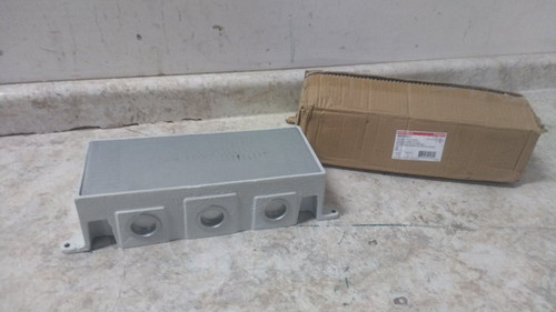 Wiremold 880CS3-1 12-1/2 In Overall Length 3 Gang Floor Box-14654171