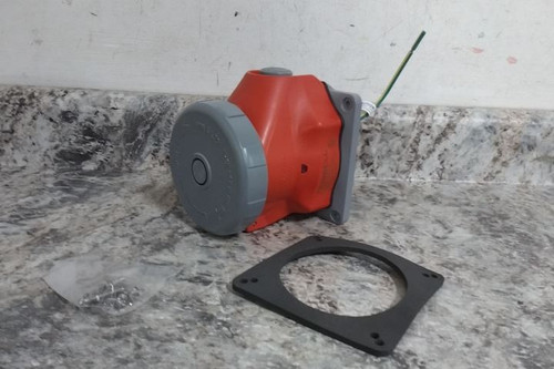 Hubbell HBLS460R7W 480VAC 60 A Watertight Pin and Sleeve Receptacle-73093274