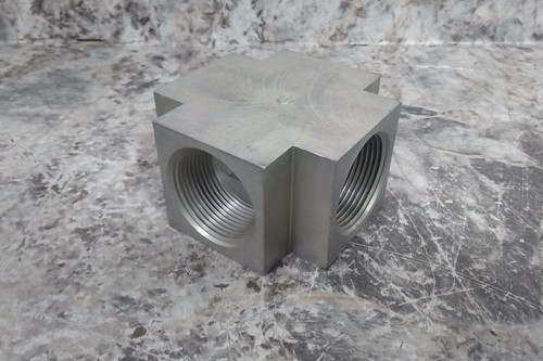 Parker 1-1/4 KMMOO-S 1-1/4 In NPT 5,000 Max PSI Steel Cross-93207897