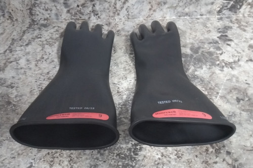 Salisbury E014B/9 Size 9 Class 0 Black Electrical Insulating Gloves-95220238