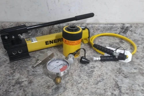 Enerpac SCH202H 20 Ton Nominal Capacity Hollow Hydraulic Ram and Pump Set-95036594