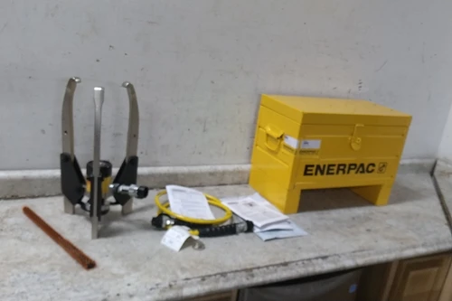 Enerpac GPS14 14 Ton Capacity 13.78 In Max Jaw Spread Hydraulic Puller-93053084