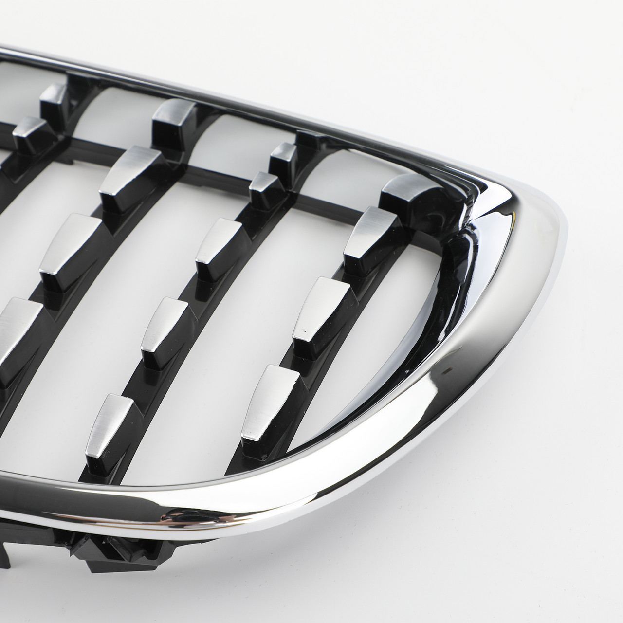 Pair Chrome Diamond Grille For BMW E46 Touring 4-Door BMW E46 Saloon 4-Door 02-05 Facelift Chrome
