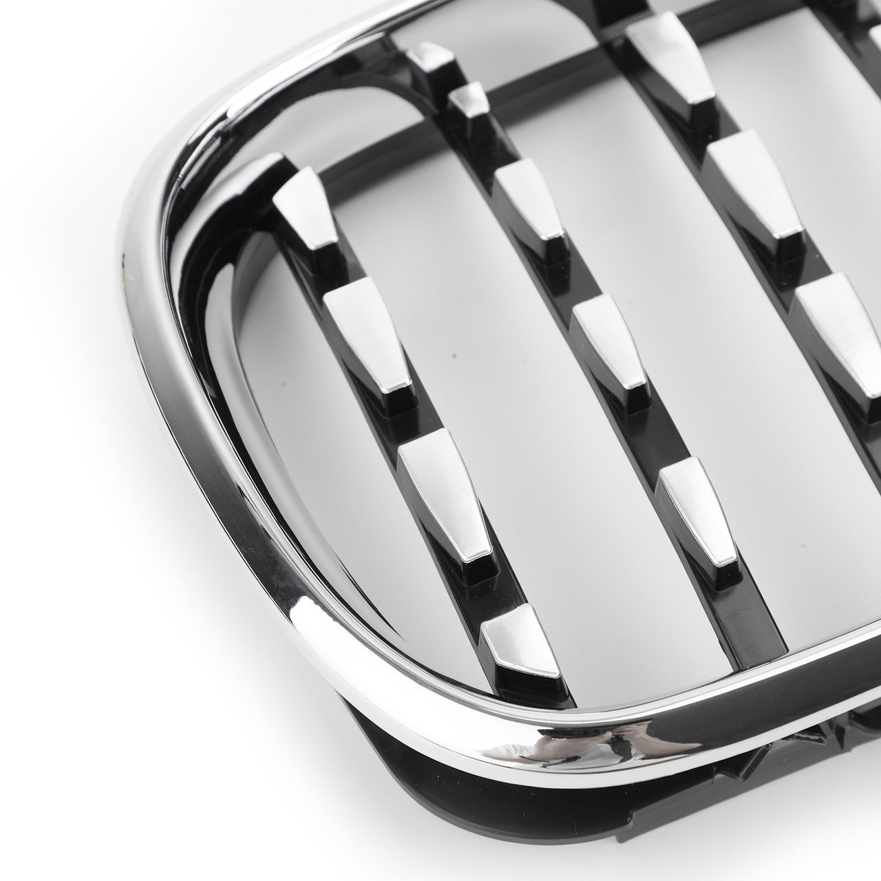 Pair Chrome Diamond Grille For BMW E46 Touring 4-Door BMW E46 Saloon 4-Door 02-05 Facelift Chrome
