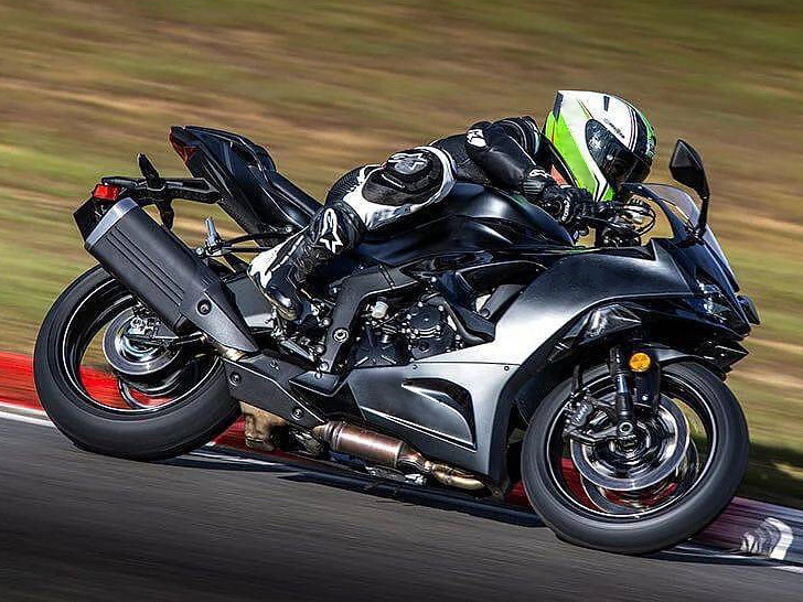 2024-2025 Kawasaki ZX6R Matte Black Fairing Kit - Mad Hornets