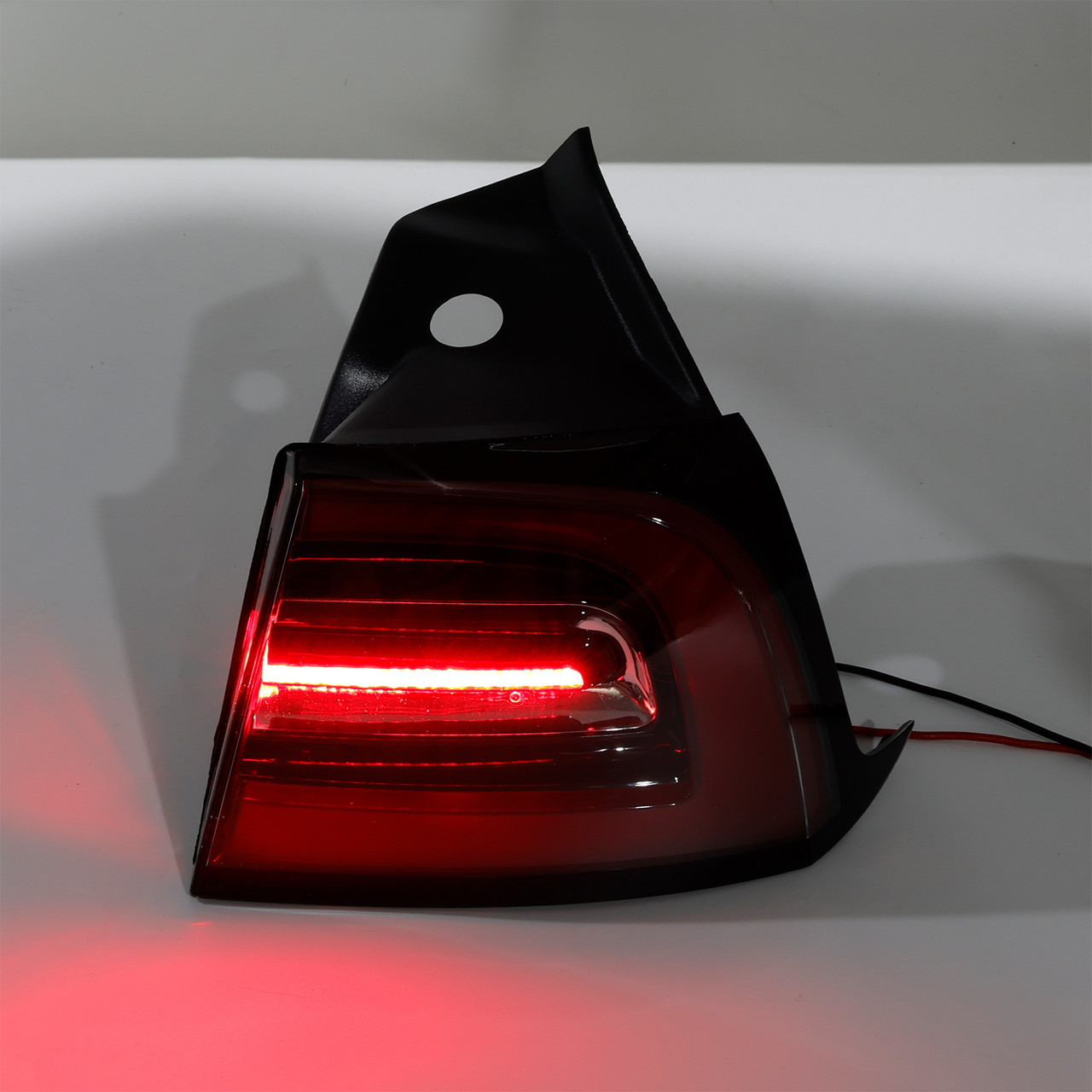 2020-2023 Tesla Model Y LED Tail Lamp Outer Rear Left+Right Tail Light 3 Pin 1077399-00 Generic