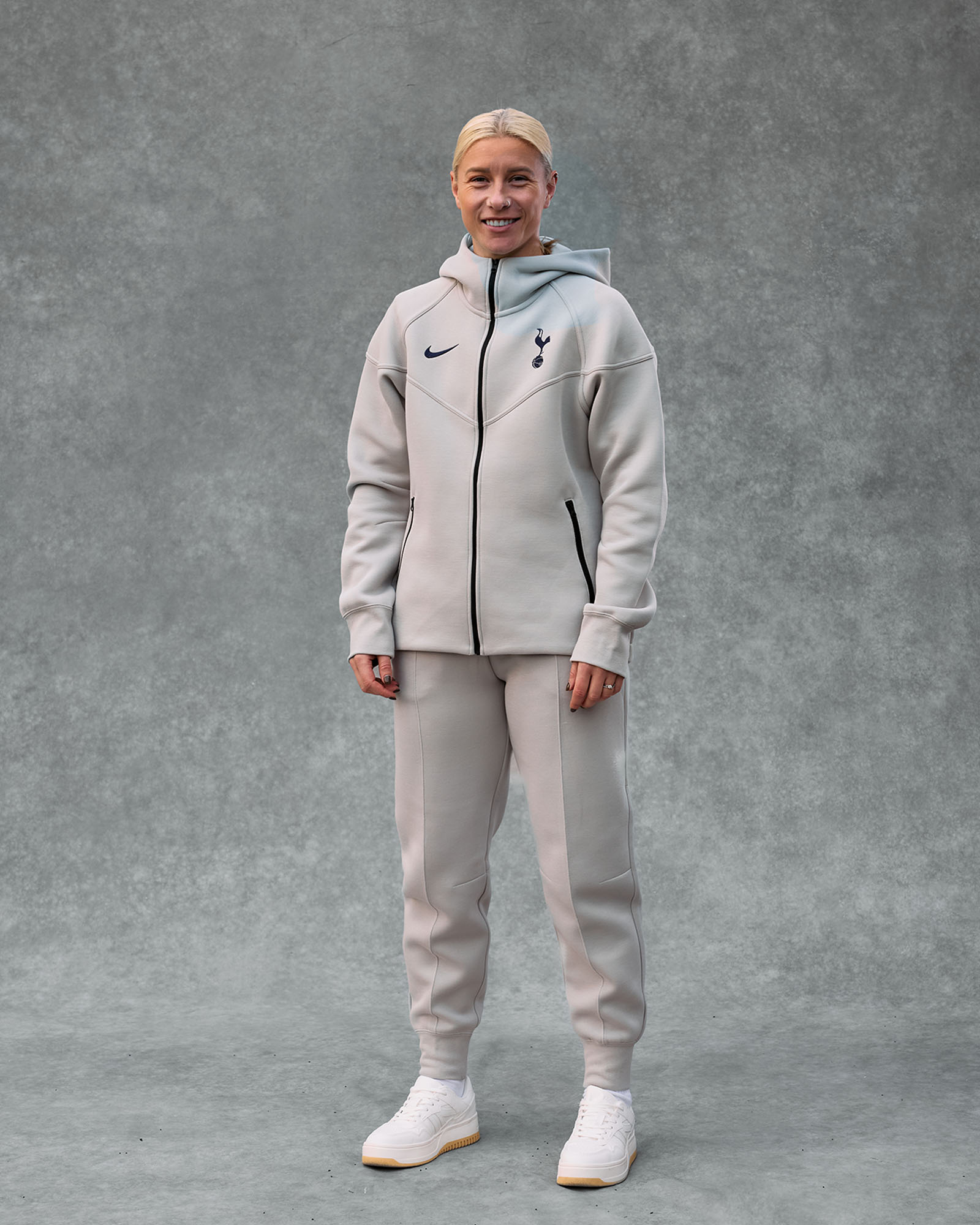 light gray nike joggers womens