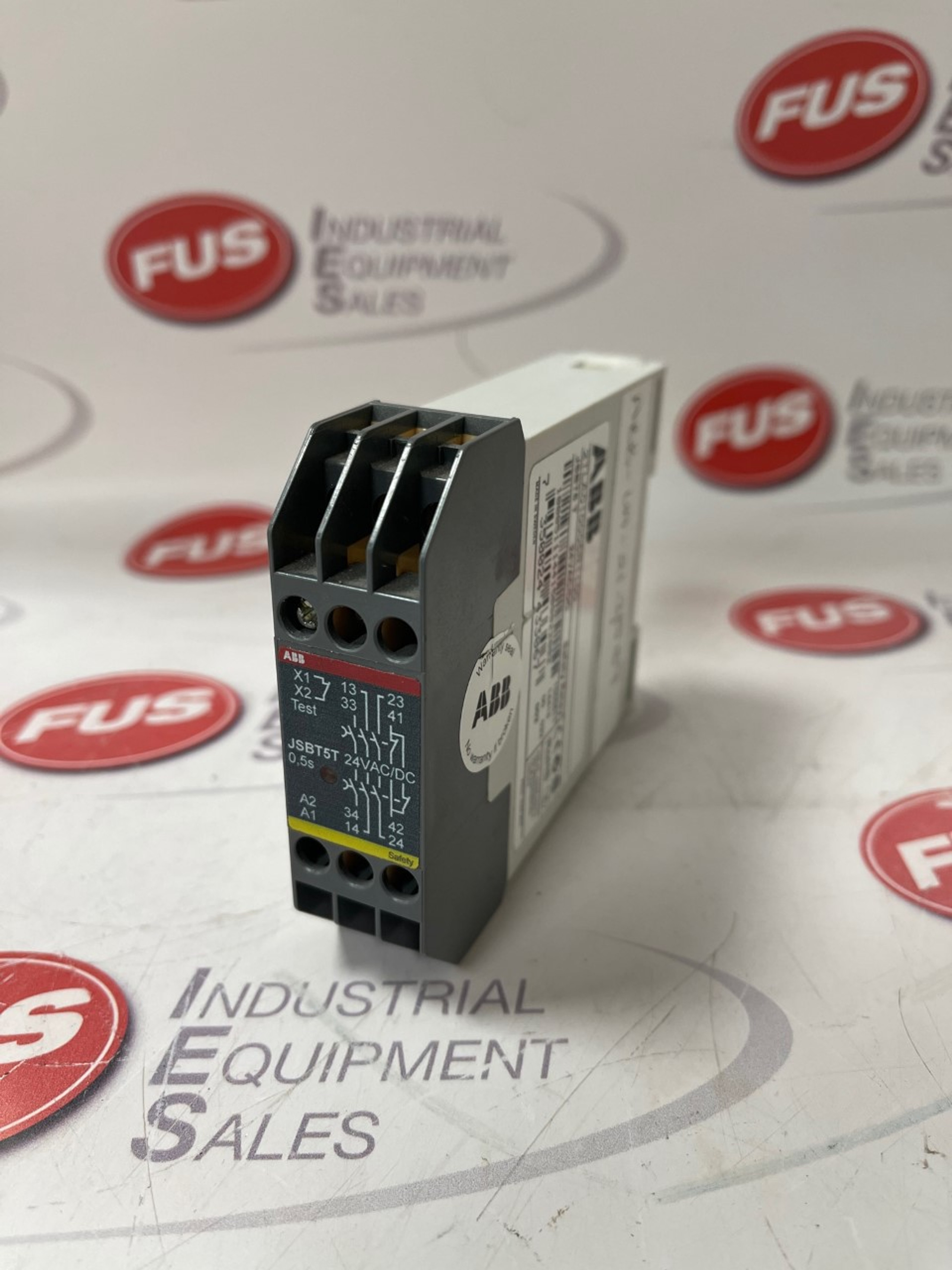 ABB 2TLA010005R1100 24VAC/DC Safety Relay FUS Industrial