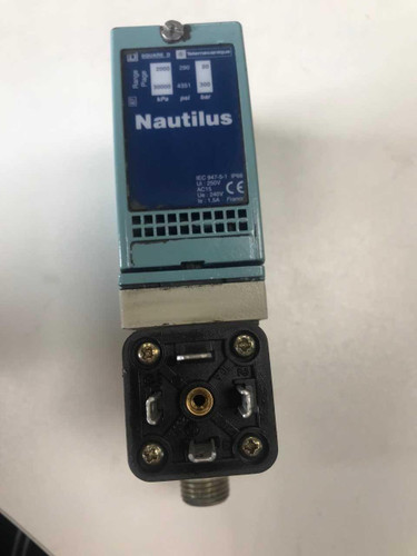  Square D High-quality industrial automation spare parts for machine maintenance and repair.