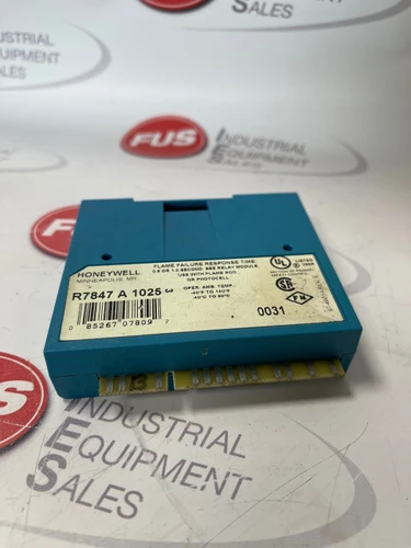 Honeywell R7847 A 1025 Rectification Flame Amplifier, blue, with barcode and label on front panel.
