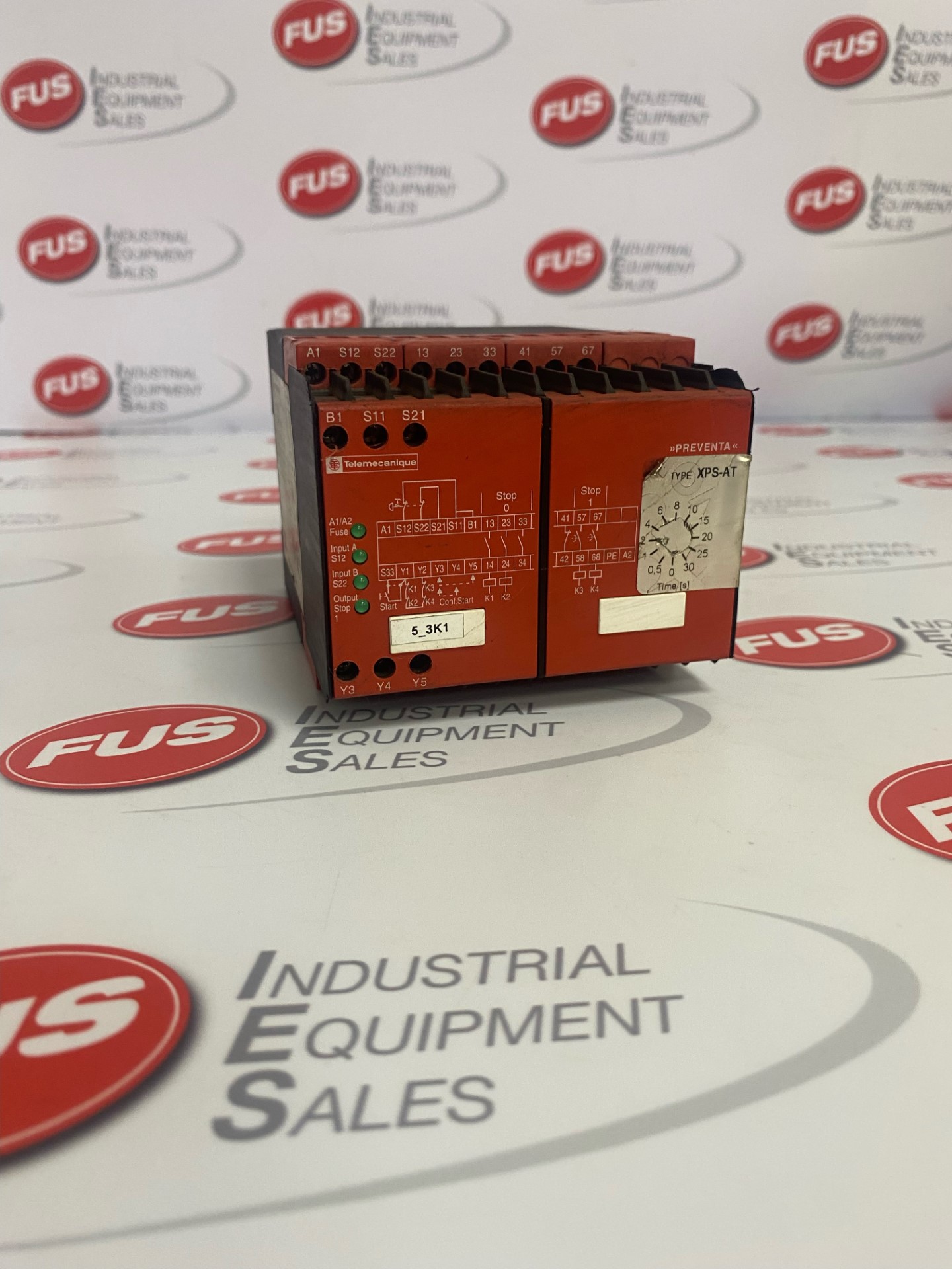 Relais De Sécurité Telemecanique XPSAT5110 - 24V AC/DC - Occasion En Bon état - Pour Panneaux Industriels