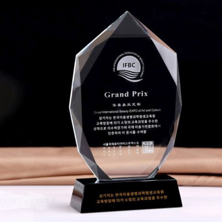 Engraving a glass trophies Engraving a glass trophies