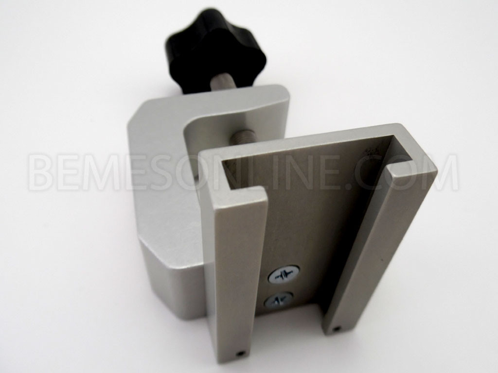 Maxtec R100P44 humidifier pole and rail mounting bracket