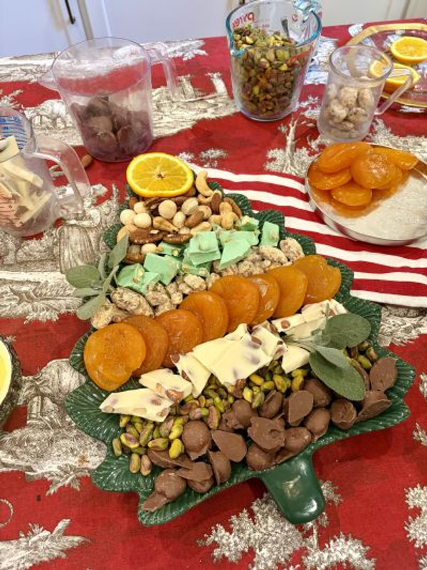 What Are Easy Ways to Make a Charcuterie Board More Festive?