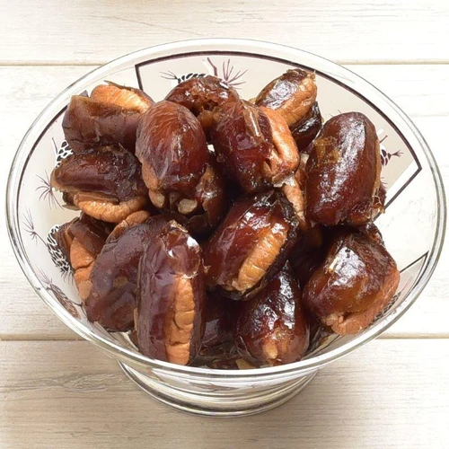 sunnyland-farms-dates-and-pecans-in-bowl