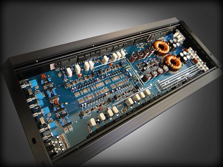 canal 4℃ DC Audio 175.4k - 700w 4-Channel Amplifier