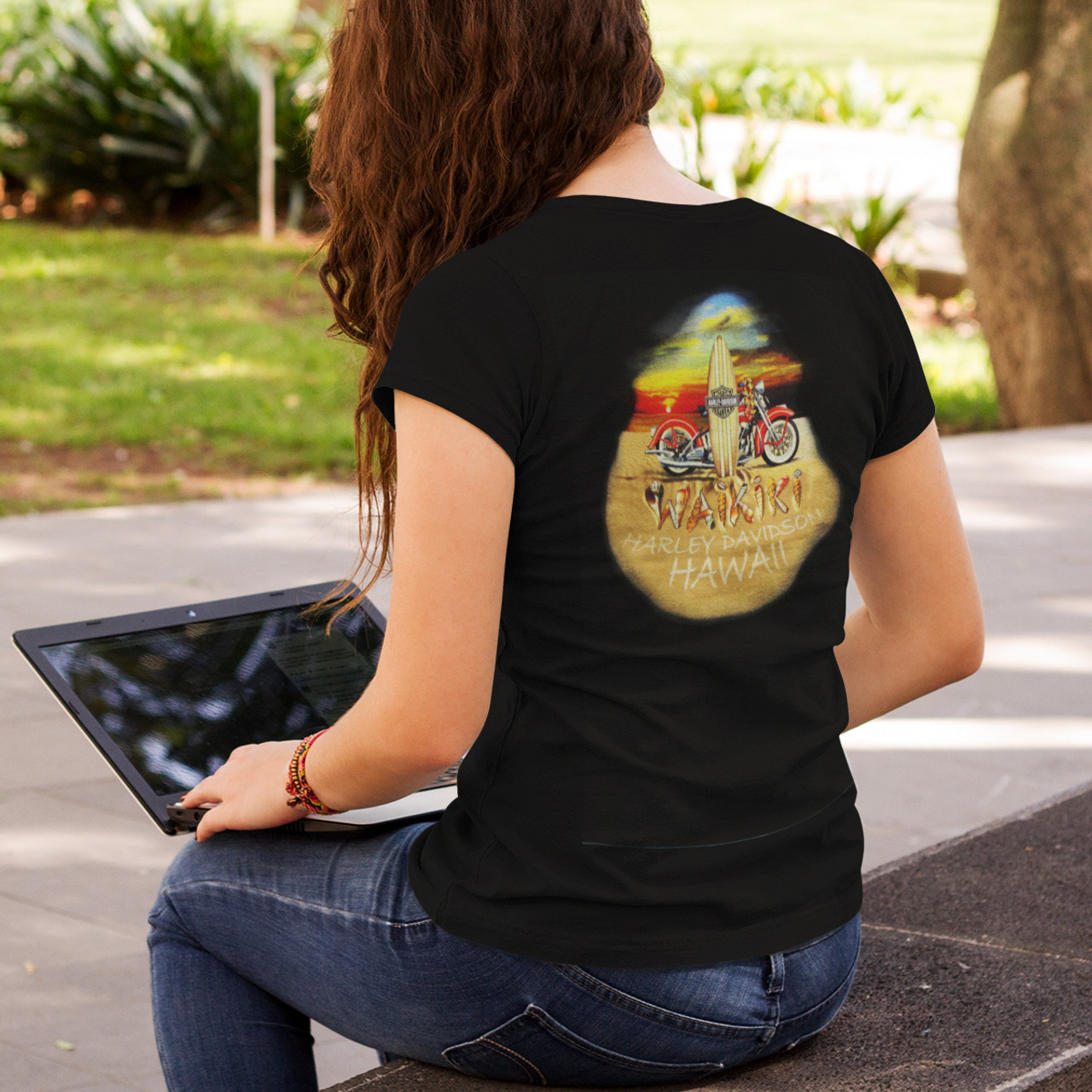 Waikiki Surfboard Harley-Davidson V-neck T-shirt