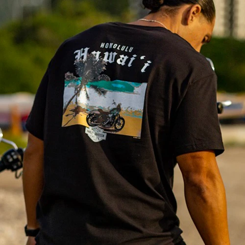 Rear view of Harley-Davidson Men's Beachside T-Shirt in Black displaying motorcycle parked on beach back graphic