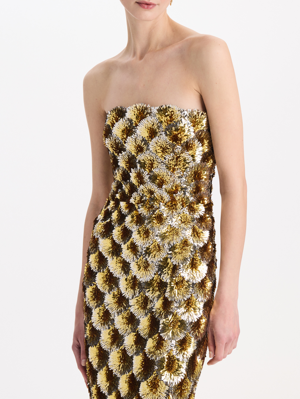 oscar de la renta sequin scallop embroidered dress The #odlrprespring2025 scallop embroidered mini catches the light