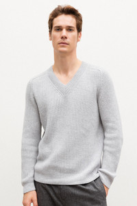 Iris Von Arnim Men's Sean Cashmere V-Neck Sweater in Silver, Size Large Iris Von Arnim Men's Sean Cashmere V-Neck Sweater in Silver, Size Large