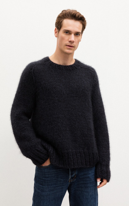 Iris Von Arnim Men's Handknit Barlow Sweater in Navy, Size Large/X-Large