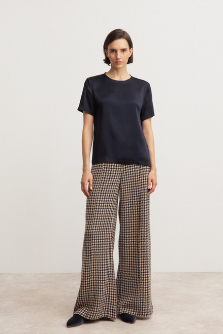 Iris Von Arnim Avalon Silk T-Shirt in Midnight