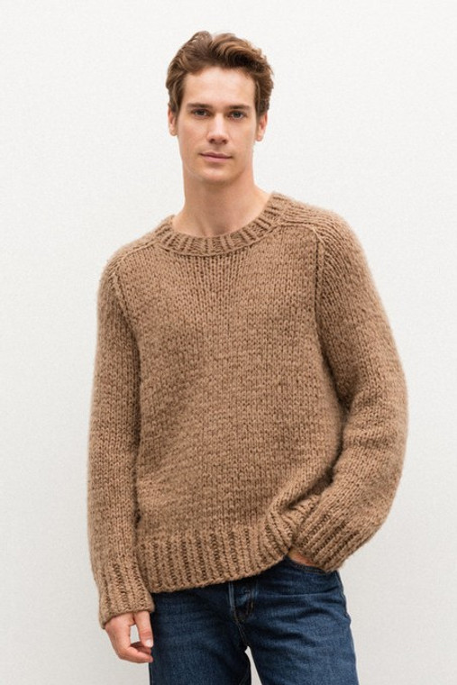 Iris Von Arnim Men's Handknit Barlow Sweater in Toffee, Size Large/X-Large