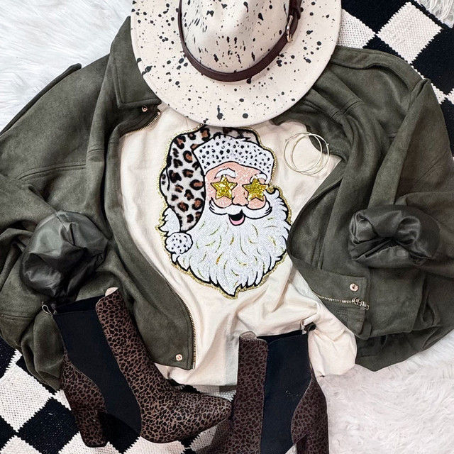Leopard Santa Sequin Patch, decorative patch featuring a Santa Claus with leopard print hat and star-shaped sunglasses on a white and beige background.