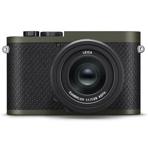 Leica Q2 Digital Camera Traveler Kit