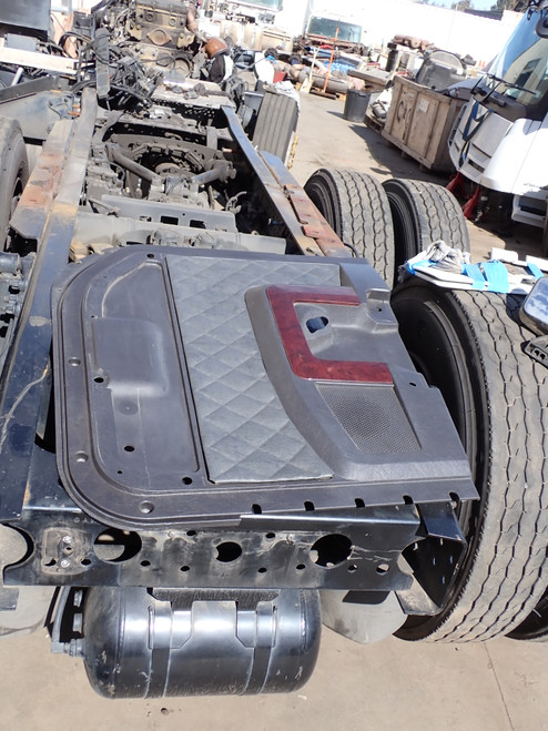 2013-15 Freightliner Columbia LH Door Card