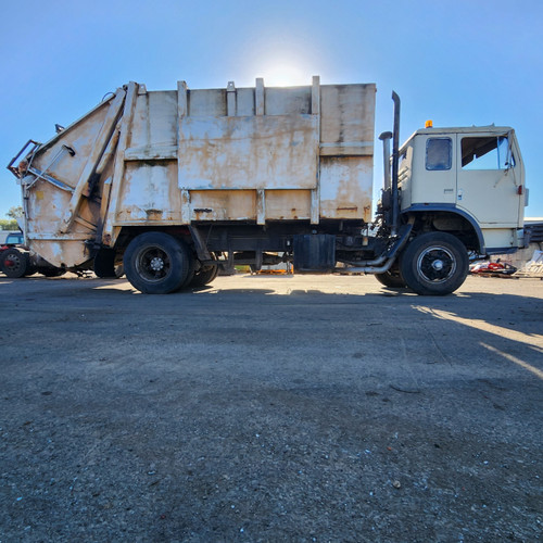 1986 International ACCO 1950D – Dump Truck