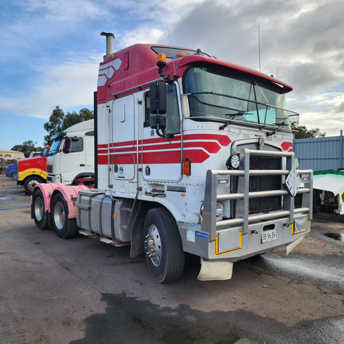 1999 Kenworth K104