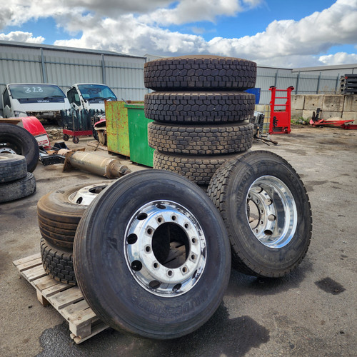 Wheels ,Cleanskin, European 10 Stud, from Volvo, 2x Steer Tyres Bridgestone, 8x Drive Tyres Double Star, 95% Tread