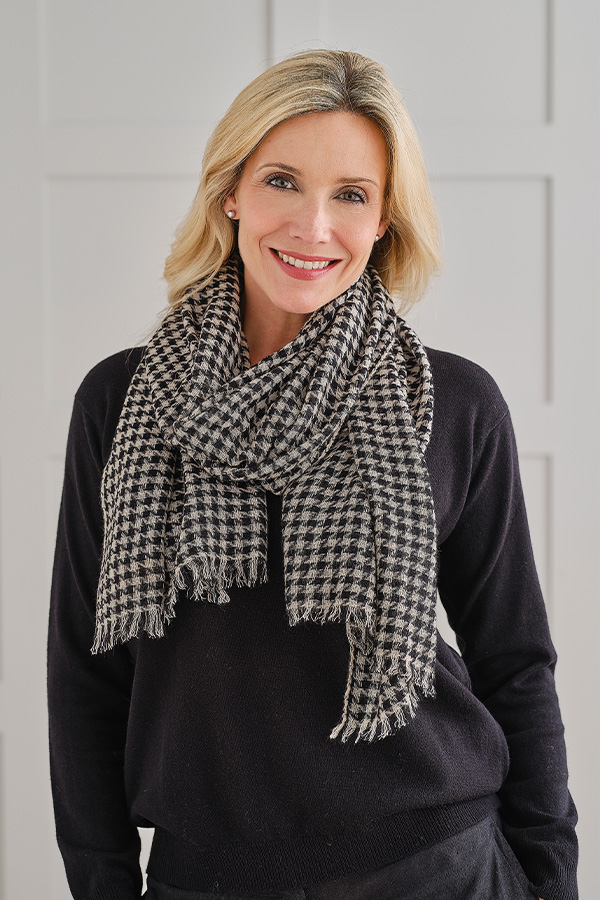 Pure Cashmere Houndstooth Stole