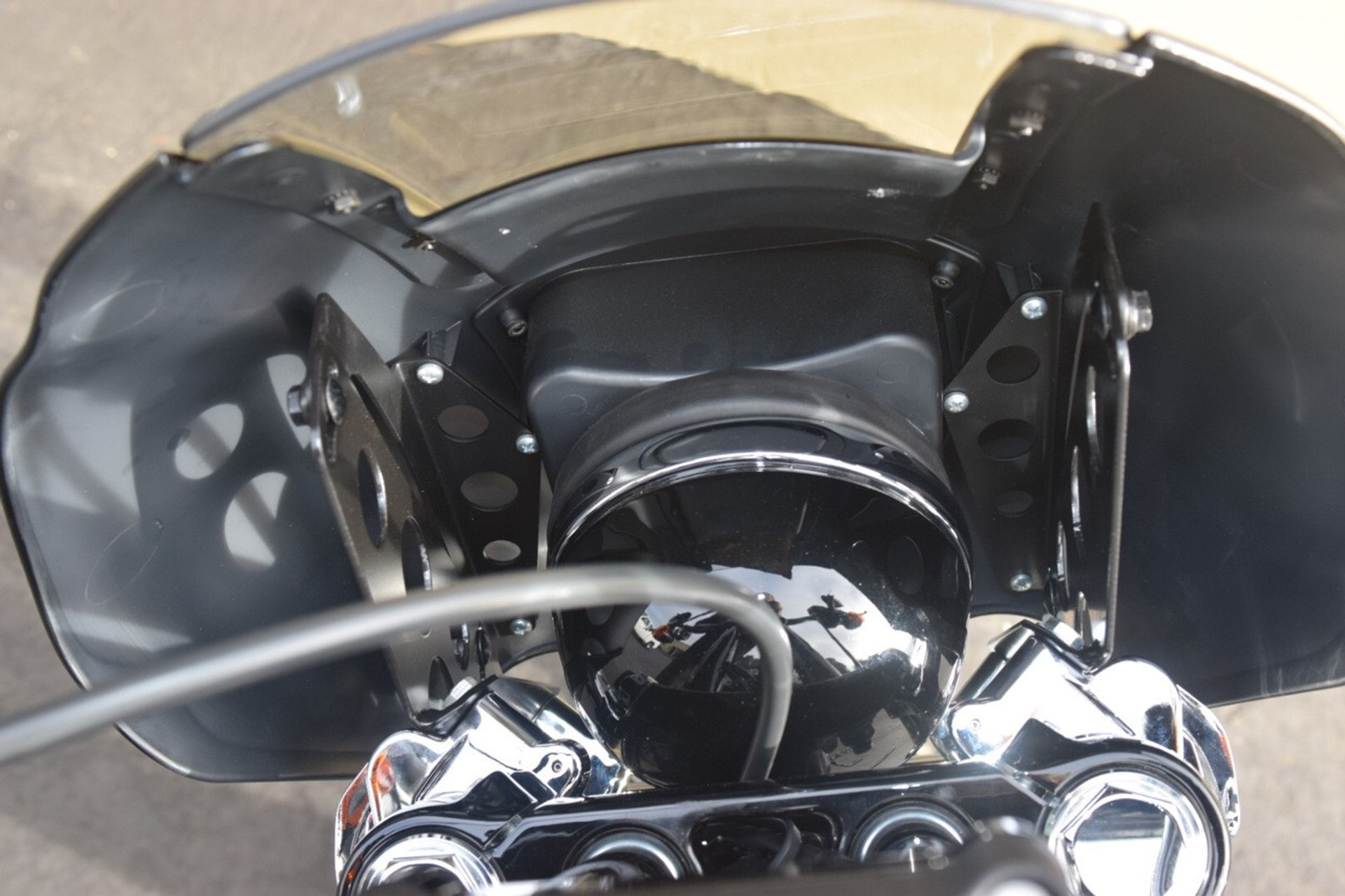 Quick Release Quarter Fairing Brackets for 2018+ M8 Softail