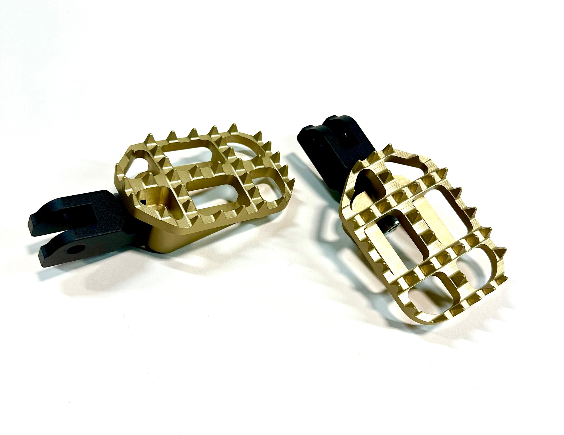 Grabber Foot Pegs for Harley M8 Softail & Pan America | Bung King