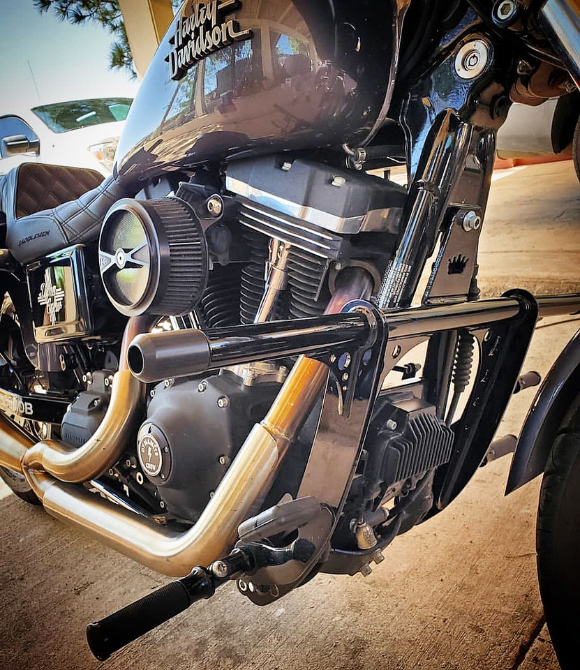 Front crash bar for Harley Davidson Dyna models (2006-2017), featuring replaceable Delrin slider ends, made of mild steel with gloss black powder coat