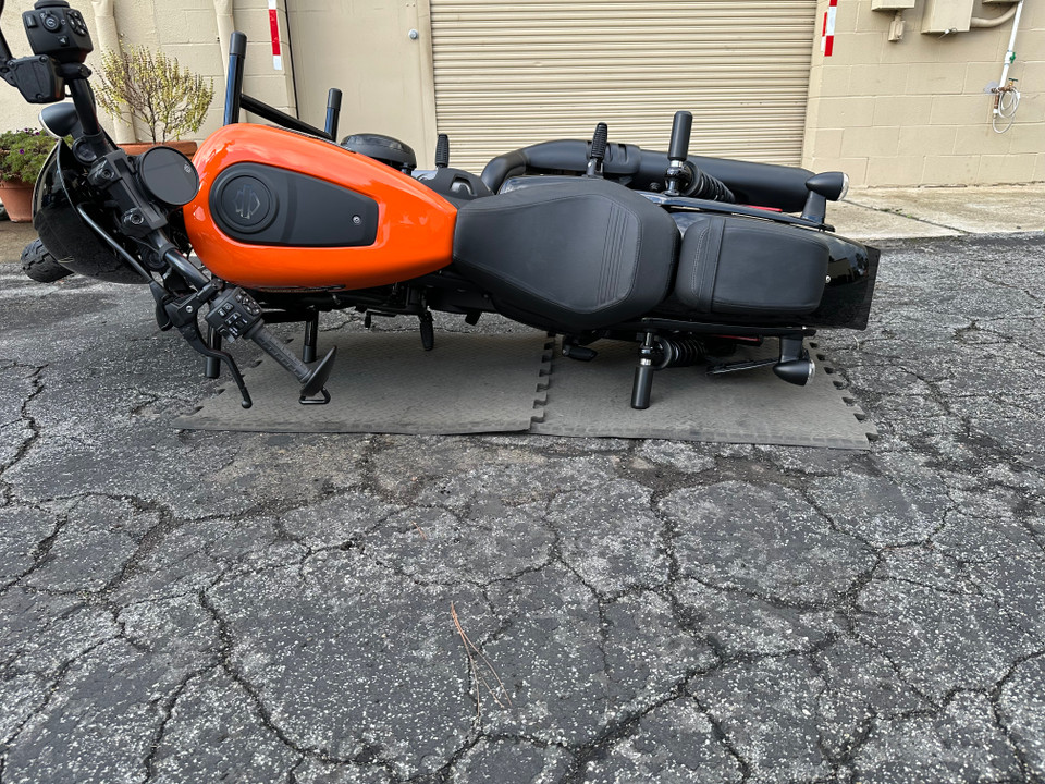 Nightster RH975 using upper shock sliders to protect frame during tip-ove