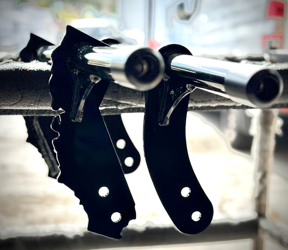 Standard vs California side mounting plates for Harley Dyna crash bar