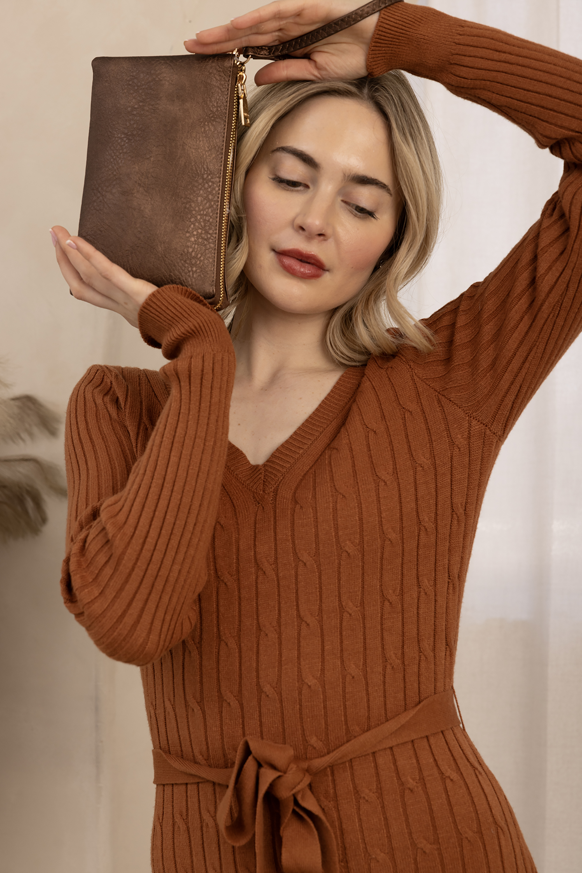Eco-friendly vegan leather crossbody bag in gold – Fall/Winter r 2025