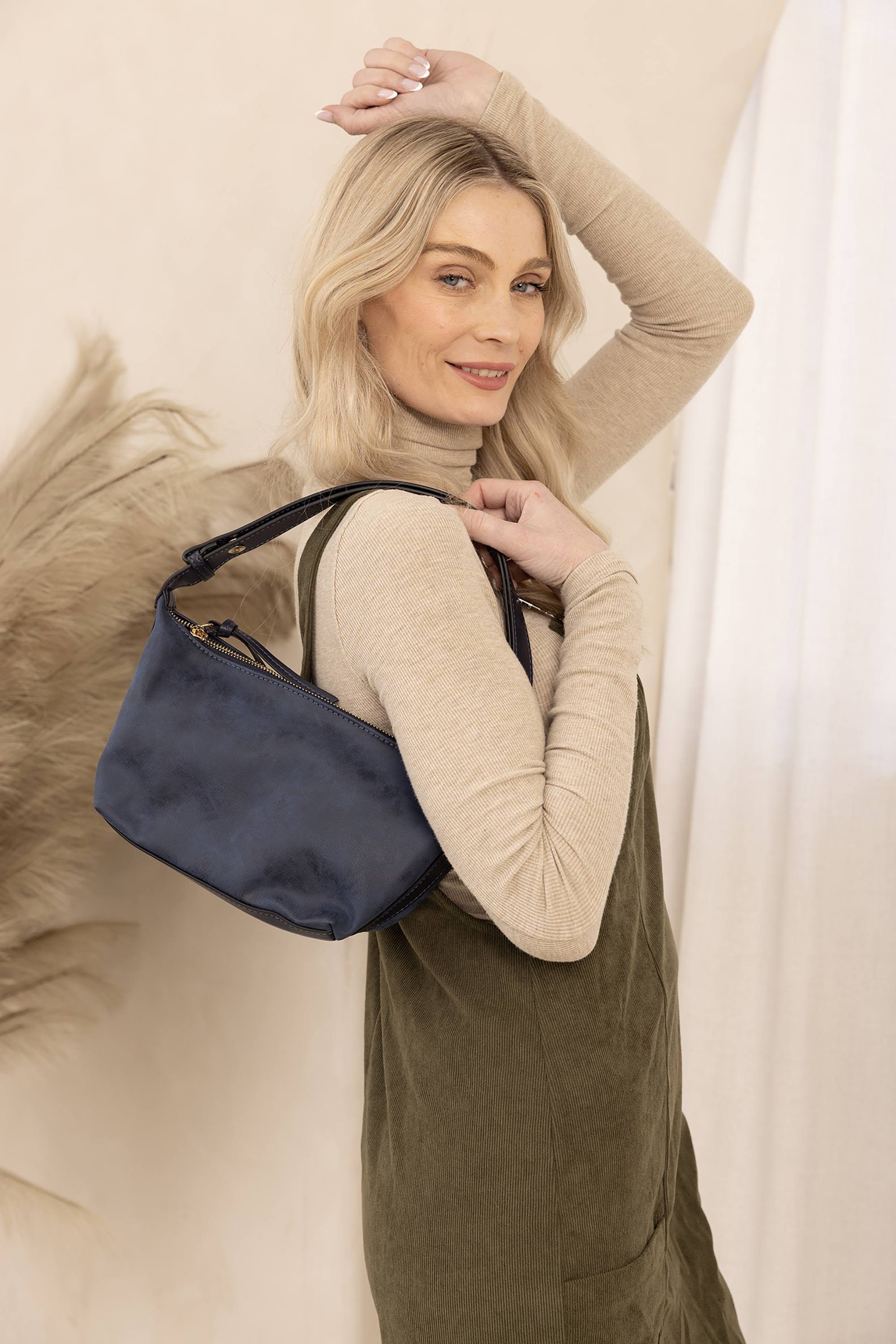 Eco-friendly vegan leather crossbody bag in gold – Fall/Winter 2025
