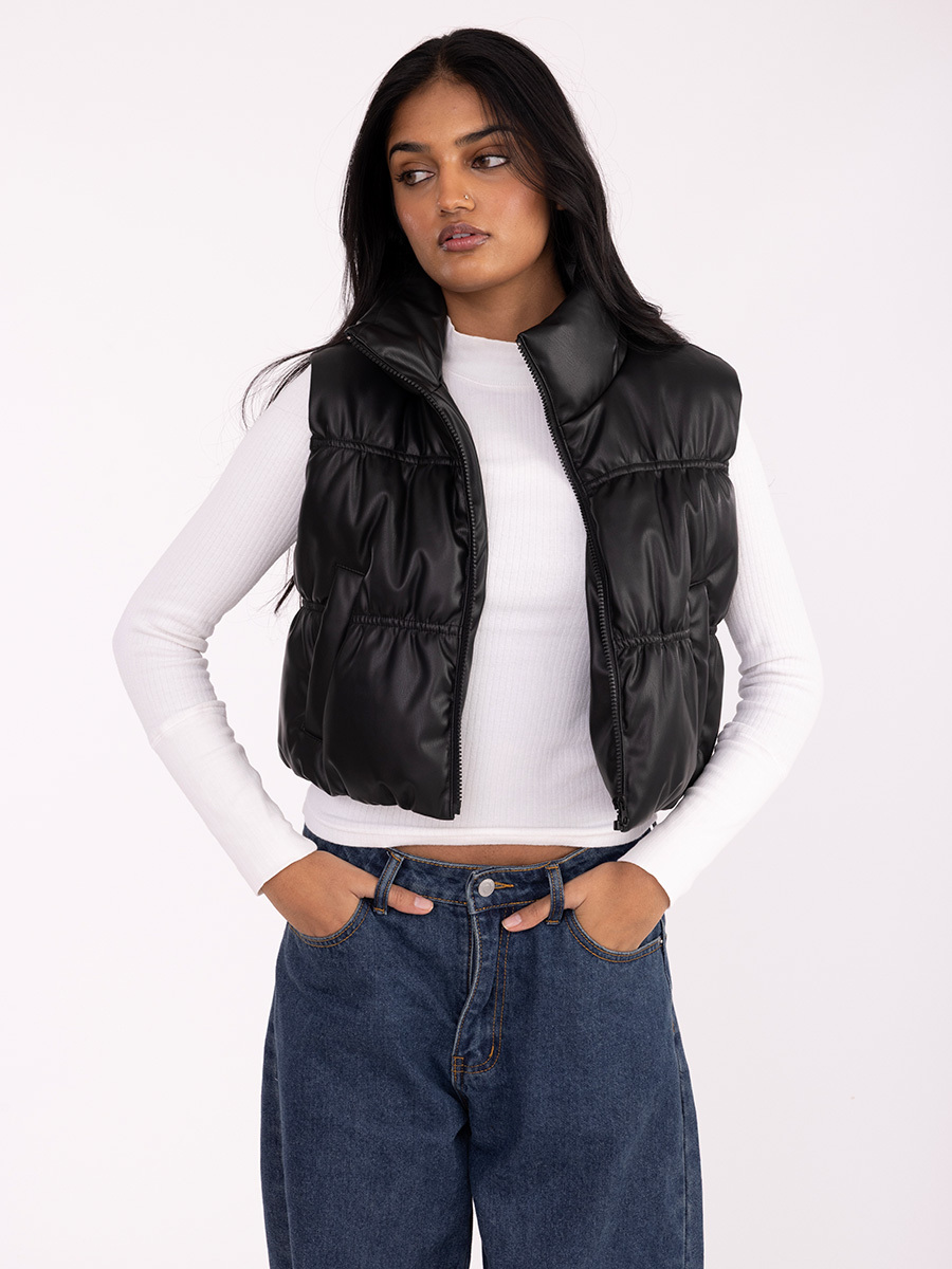 Eco-friendly vegan leather crossbody bags, satchel handbags, apparel, and fashion belts from the Jen & Co. Fall/Winter 2026 collection.