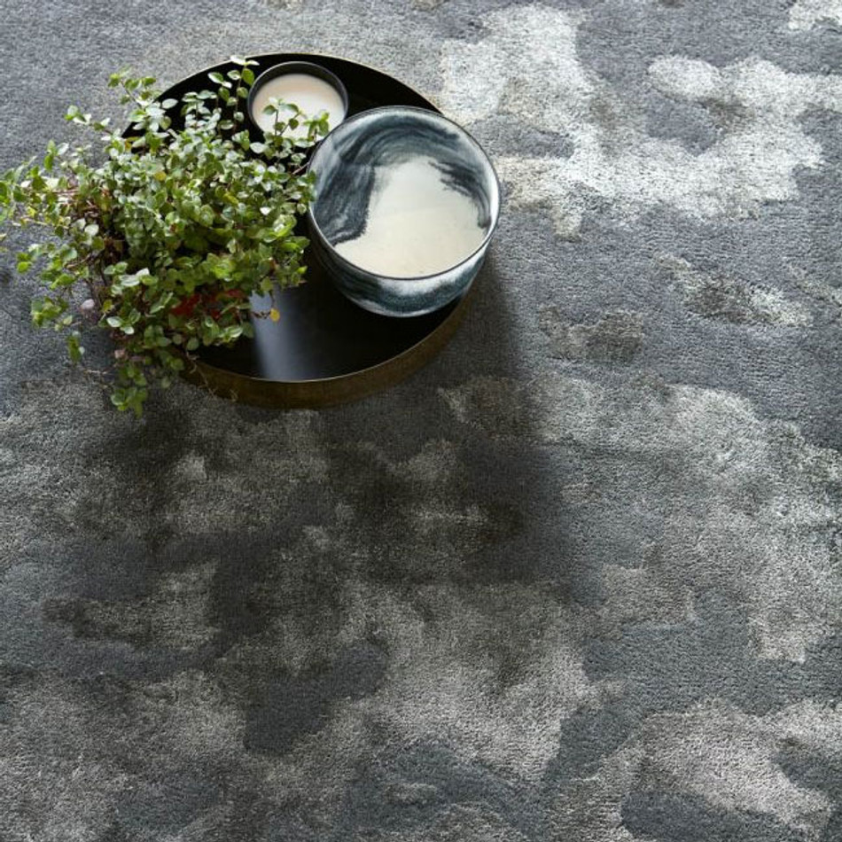 RG2037 Alumina Carbon Rug by Villa Nova