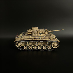 WPAX032-AK001 DAK Pz III M w/ Tank Commander WPAX032-AK001 DAK Pz III M w/ Tank Commander